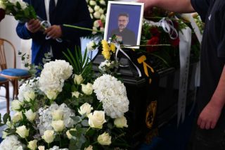 Πάντα μπροστά το «εμείς»